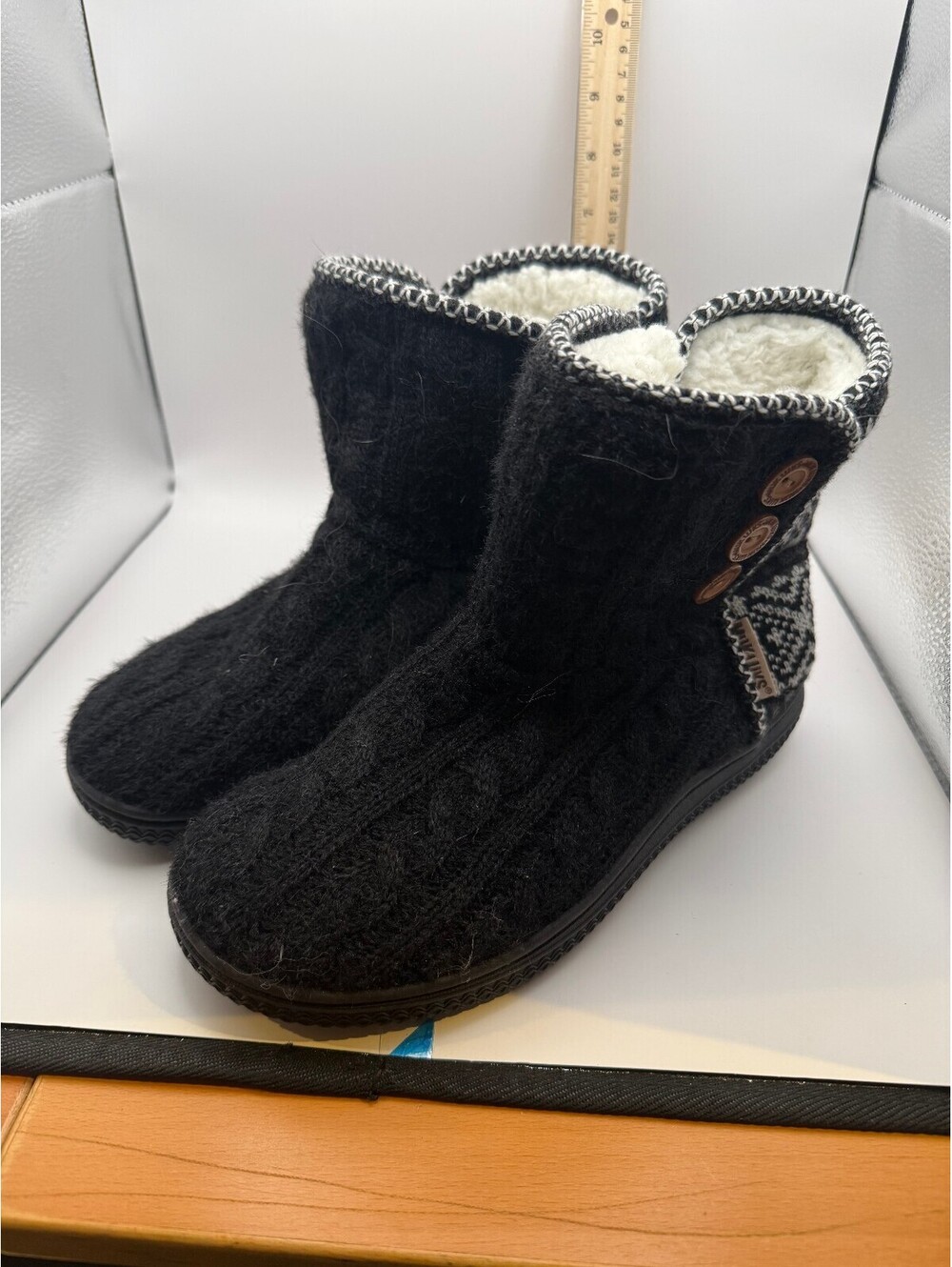 MUK LUKS Womens Amira Bootie Slippers Black Fair Isle Sherpa Lined Size 7-8